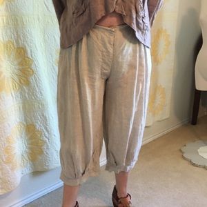 Magnolia Pearl Cream Capris